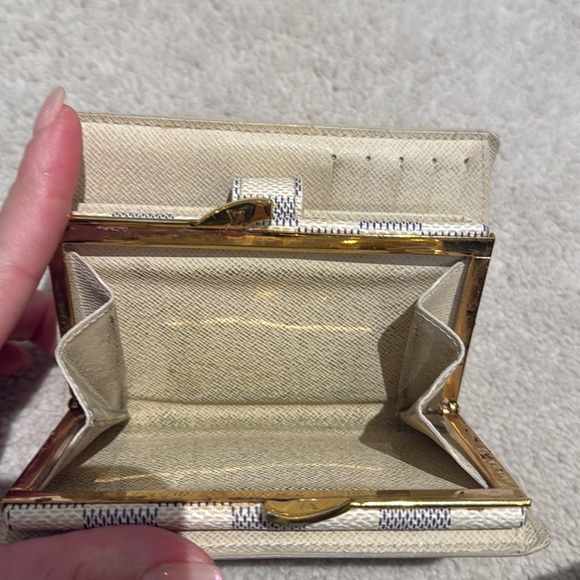 Louis Vuitton Damier Azur Kisslock Wallet - Picture 5 of 5